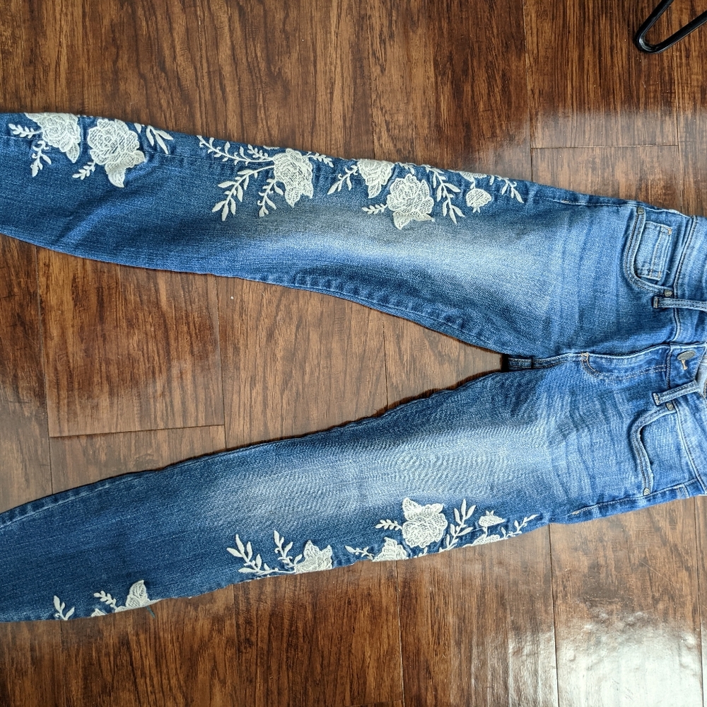 LAST CHANCE DONATING Embroidered Jeans